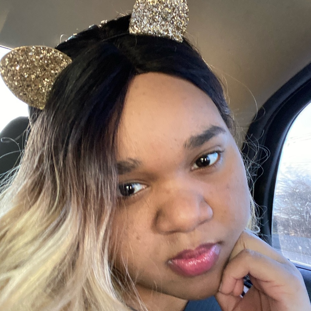 Meet your Posher, Monique